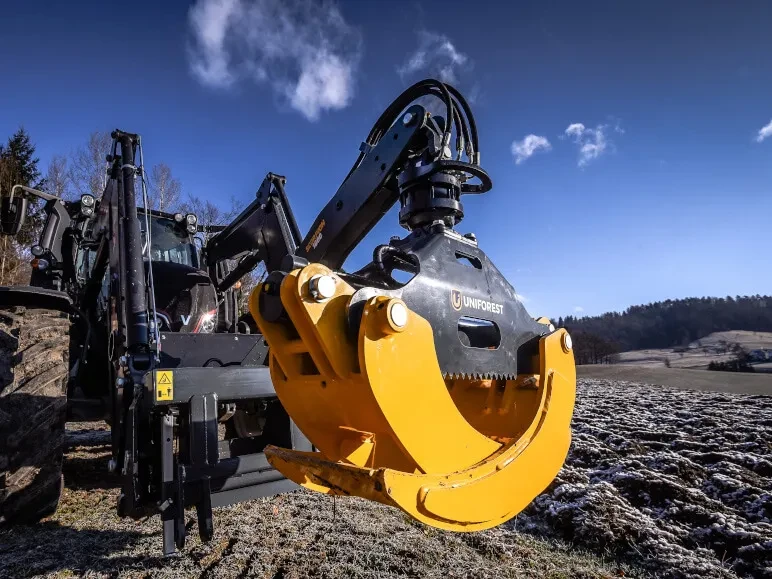Rückezange Scorpion 1800F und Sägespaltautomat Titan 43/20J in einem Video 