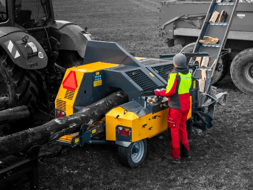 Professionelle Brennholzverarbeitung aufgewertet durch den neuen TITAN 40/20 [Video]